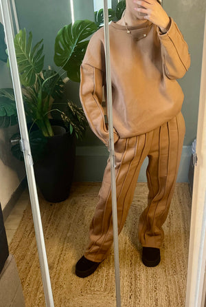 Camel embossed loose sweater and jogging set 